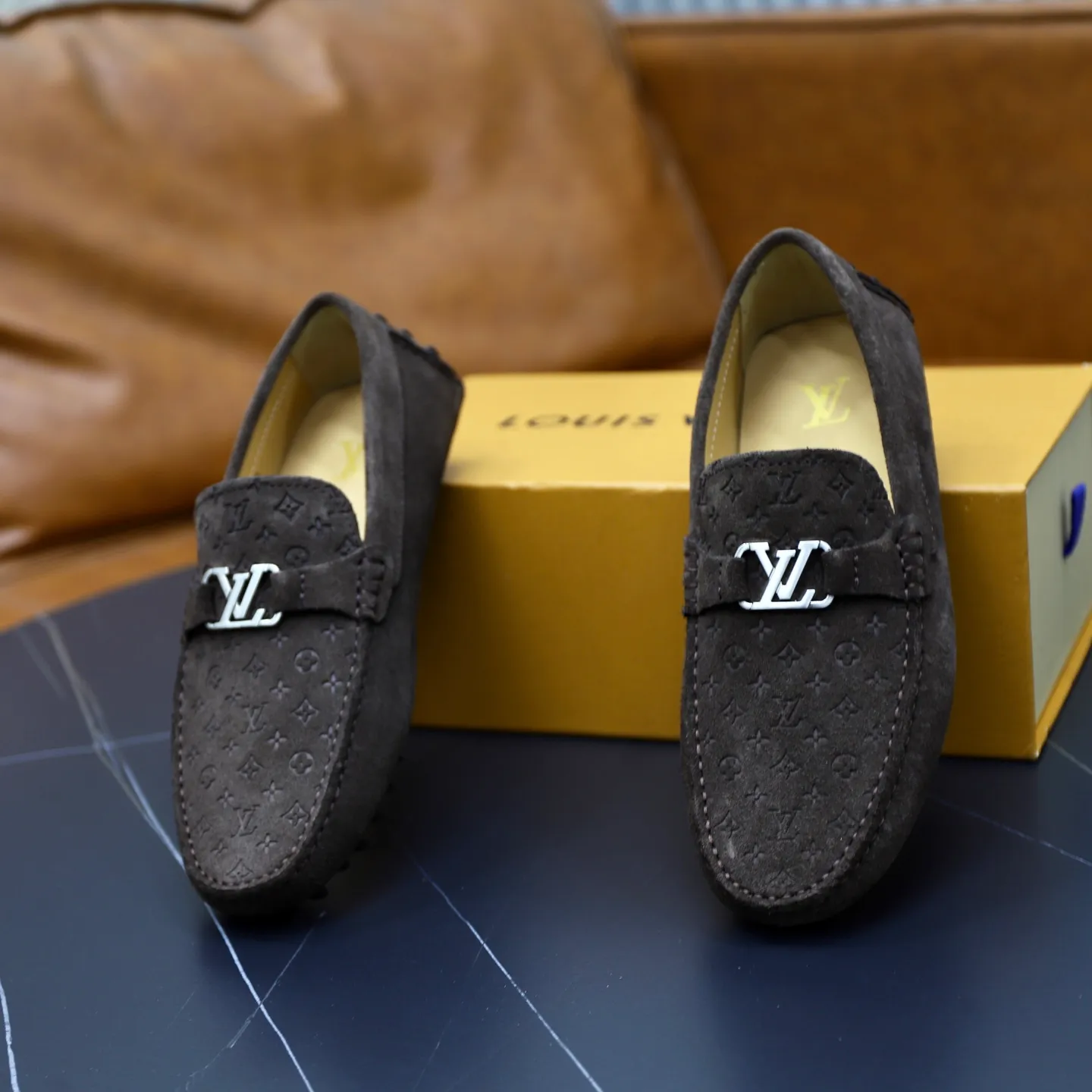 Ex-factory price: 480💰【LV】Louis Vuitton ⚠️High-end men’s driving and pedal series ⚠️38-44 (customized for 45) ⚠️All original cowhide leather! Thick and soft! Made entirely of calfskin lining! The latest non-slip beanie sole! Three-dimensional package technology! Fashionable and classic! Handicrafts! Original high quality! Feel free to compare!